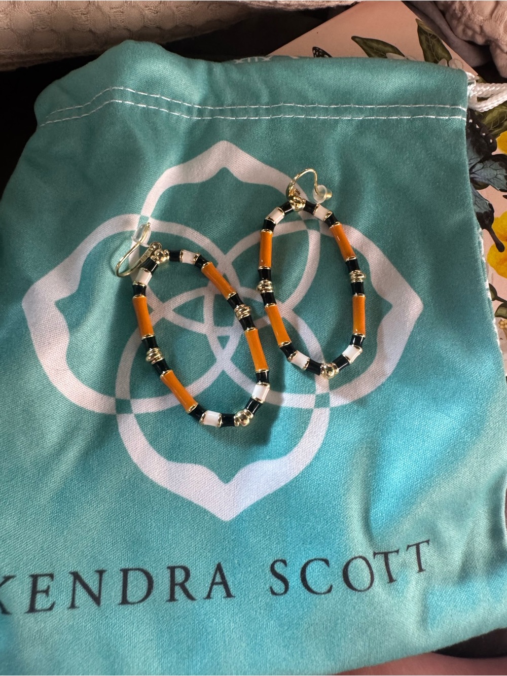 NWOT Kendra Scott Essie open frame earrings